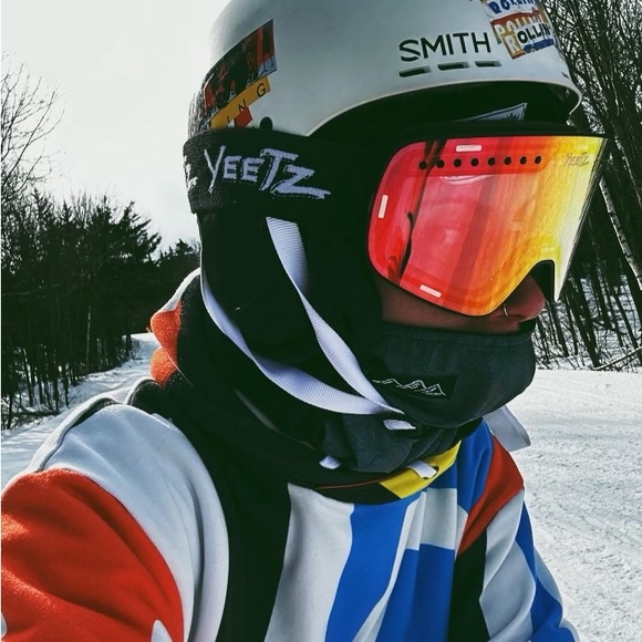 Ski & Snowboard Goggles - Picture 7 of 9